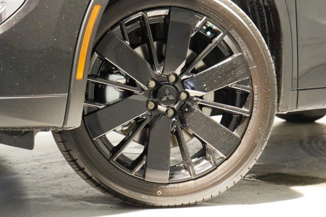 New 2026 Mitsubishi Outlander LE FWD image 3