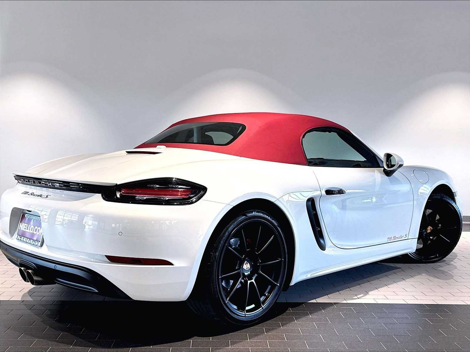Used 2024 Porsche 718 Boxster S RWD image 11
