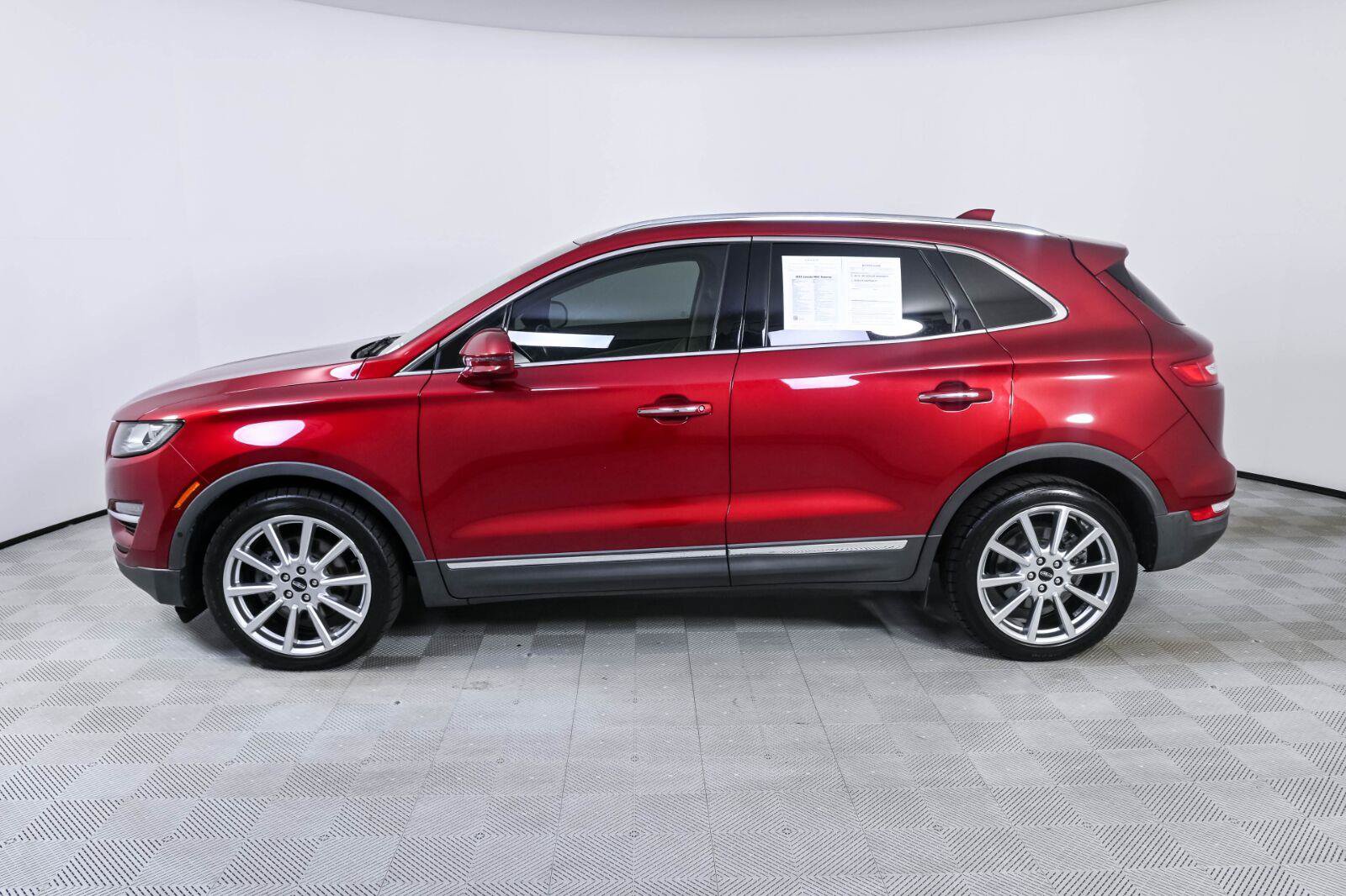 Used 2019 Lincoln MKC Reserve w/ MKC Technology Package FWD image 2
