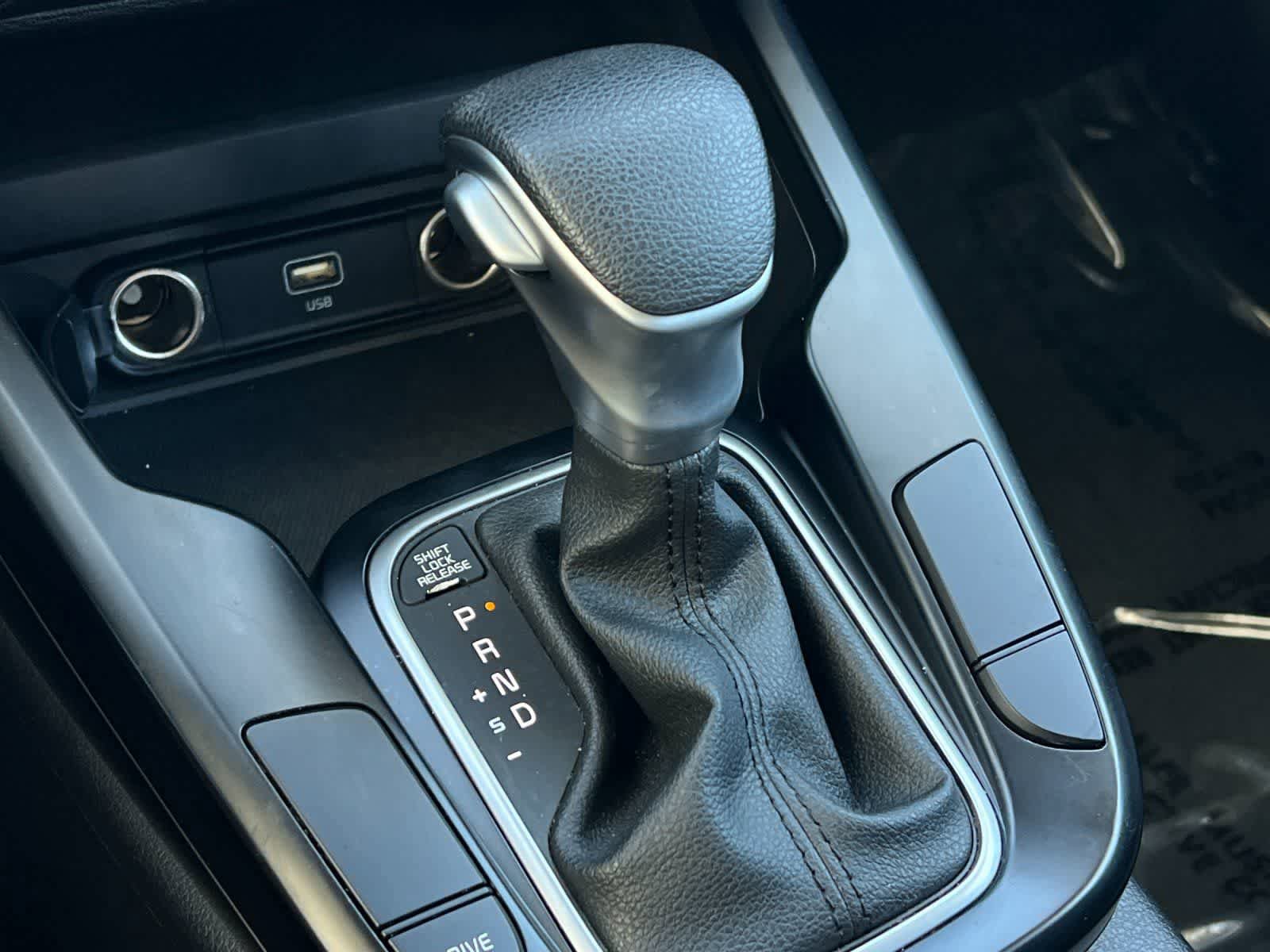 Used 2025 Kia Soul LX w/ LX Technology Package FWD image 22