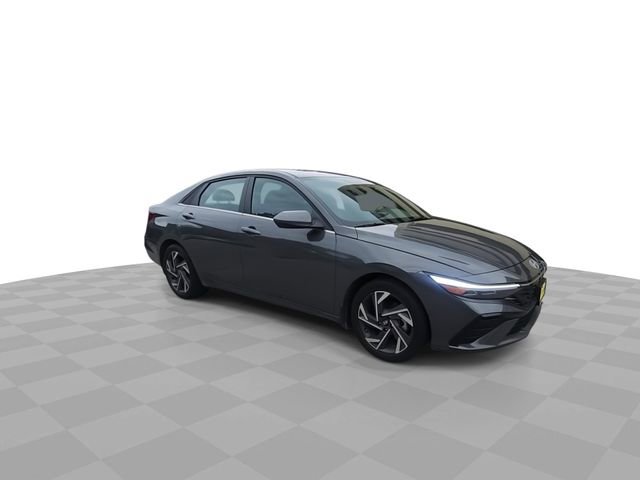 Used 2025 Hyundai Elantra SEL FWD image 2