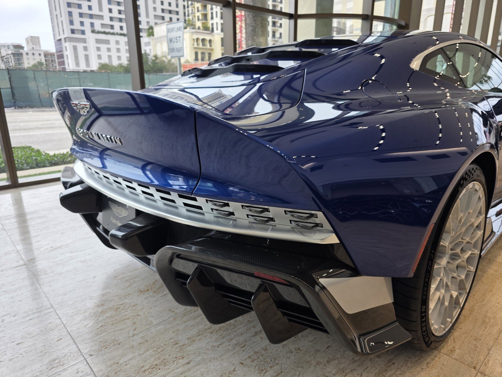 Used 2024 Aston Martin Valour Coupe image 7