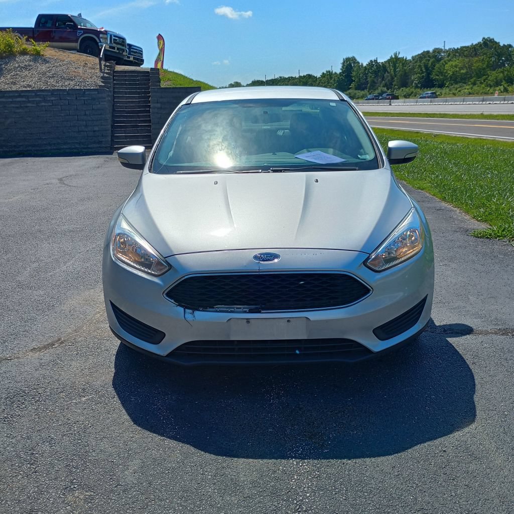 Used 2018 Ford Focus SE w/ Cold Weather Package FWD image 8