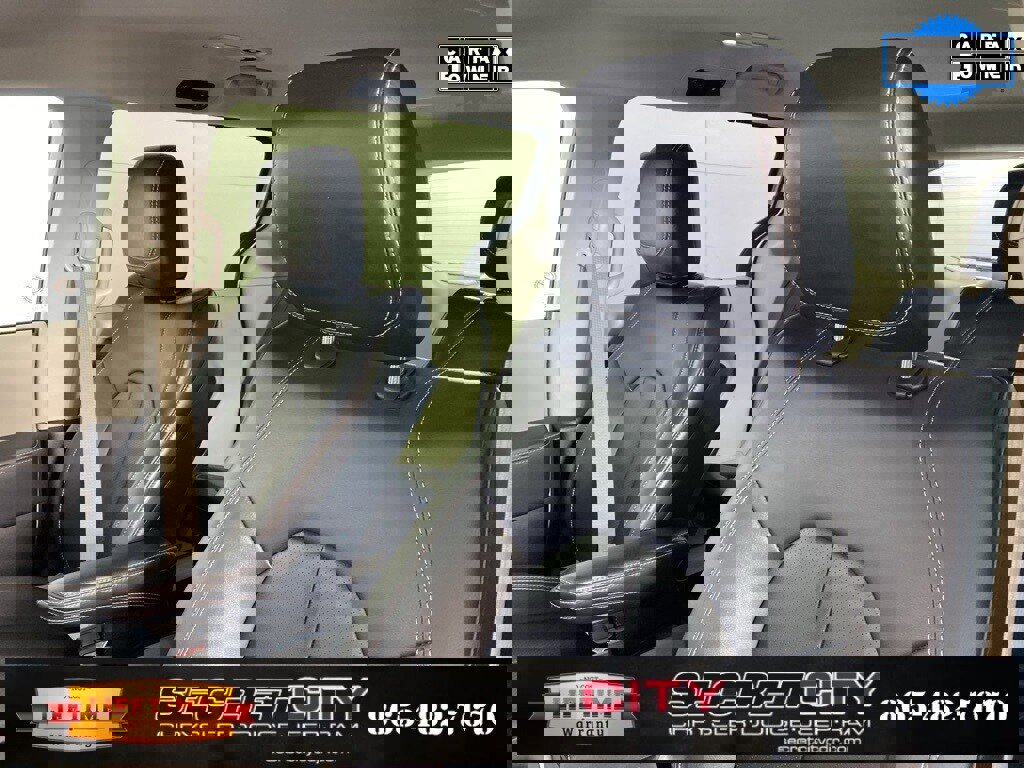 Used 2024 Chrysler Pacifica Touring-L image 10