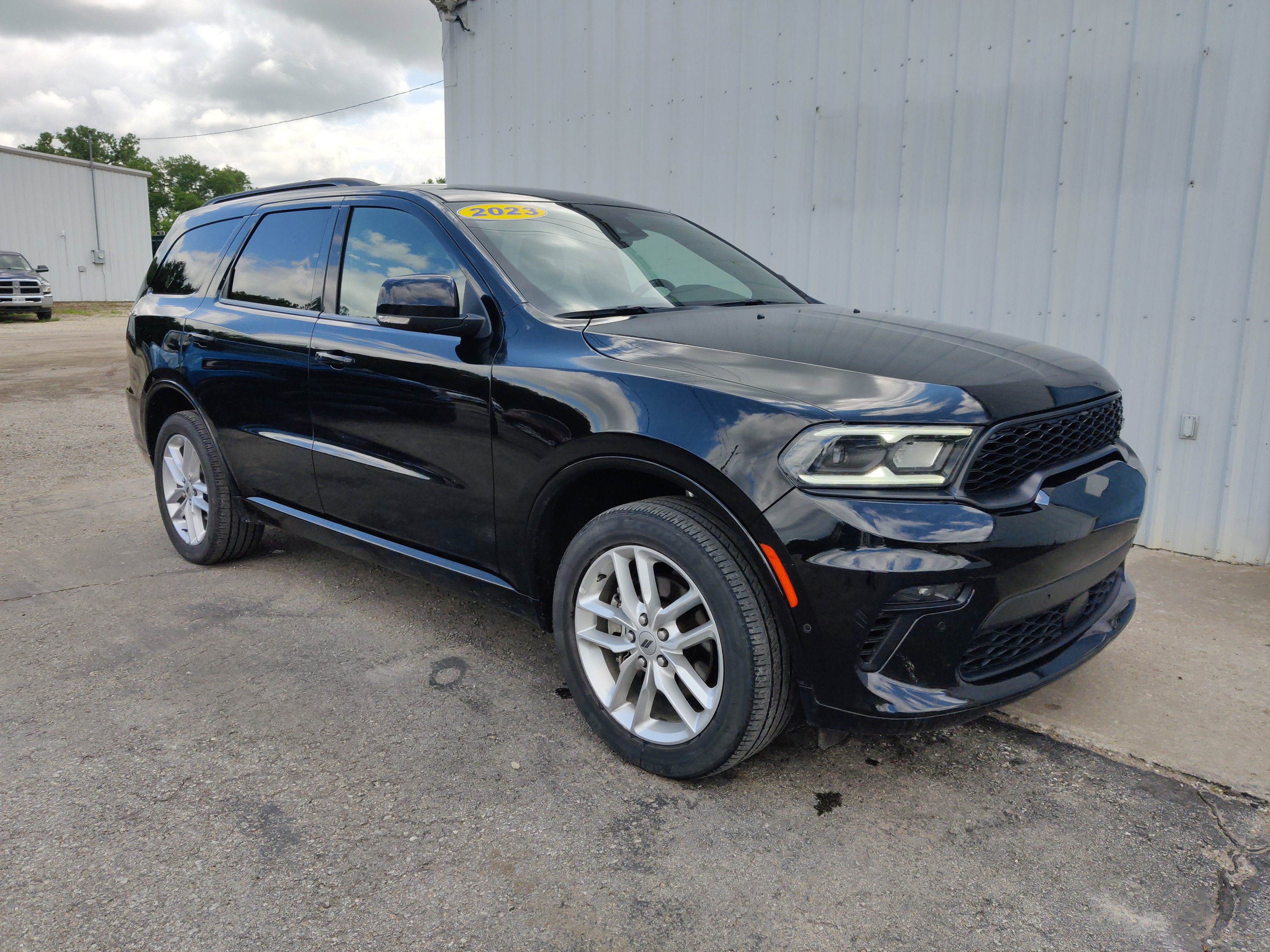 Used 2023 Dodge Durango GT image 2