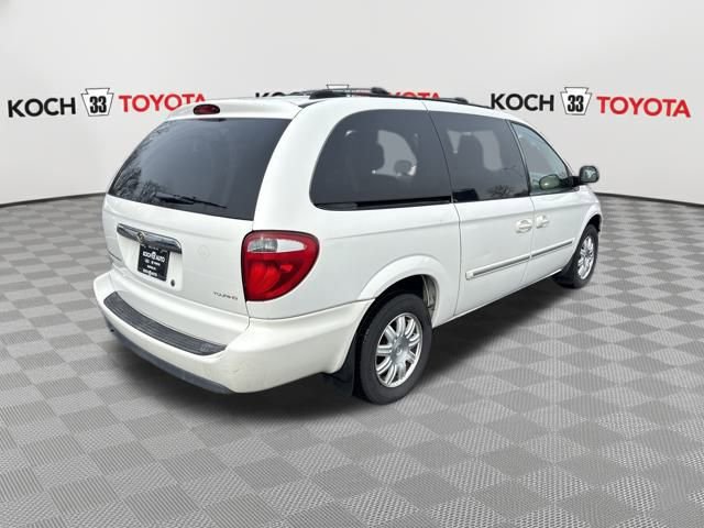 Used 2005 Chrysler Town & Country Touring image 8