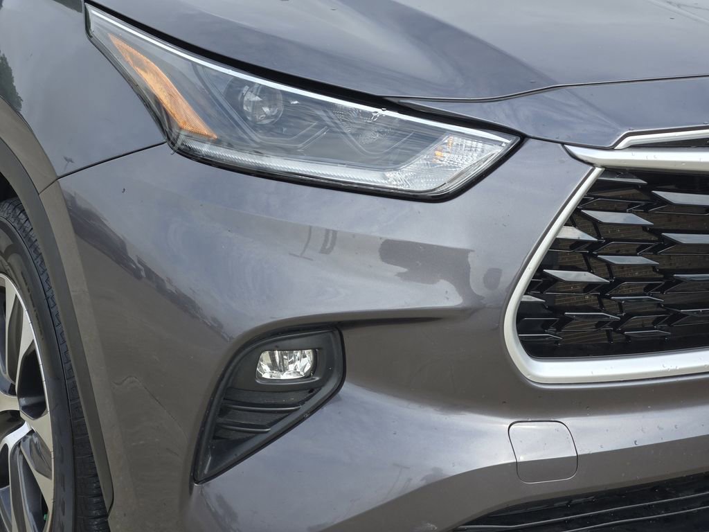 Used 2021 Toyota Highlander XLE FWD image 9