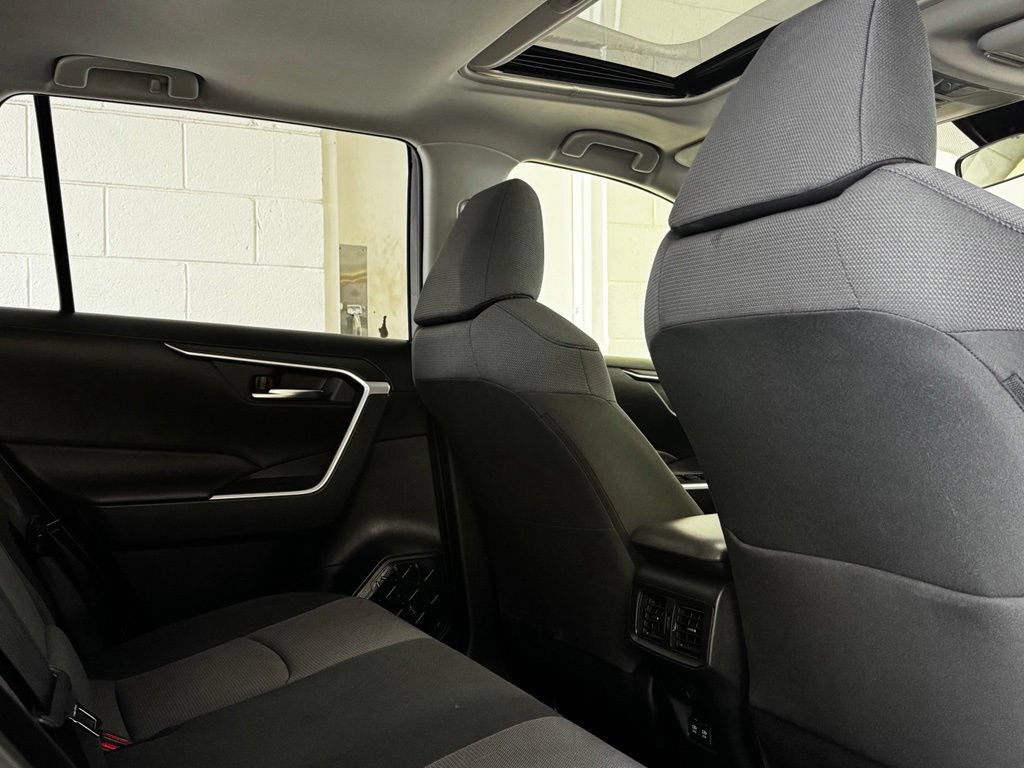 Used 2019 Toyota RAV4 XLE w/ Convenience Package FWD image 7