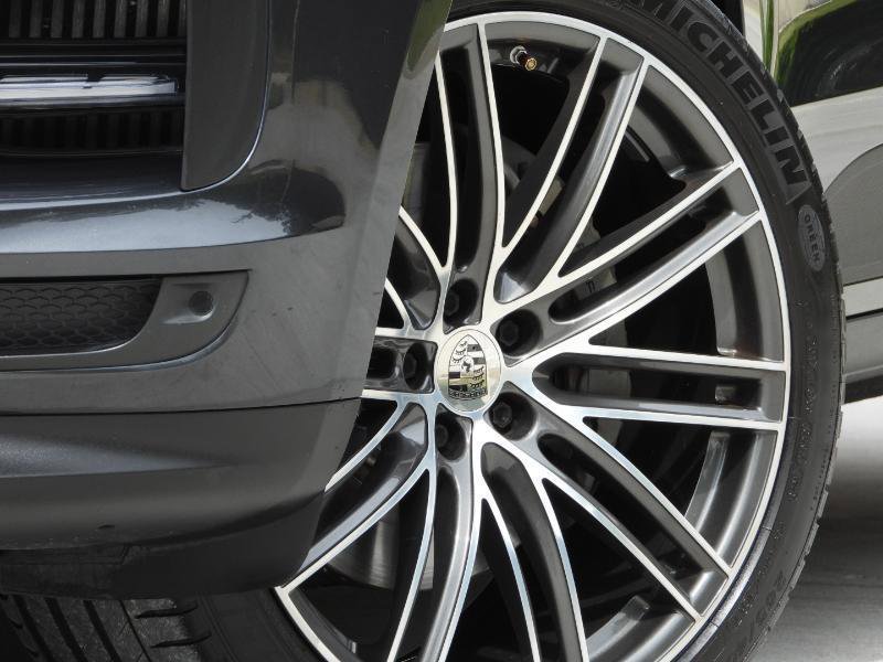 Used 2020 Porsche Macan S AWD/4WD image 4