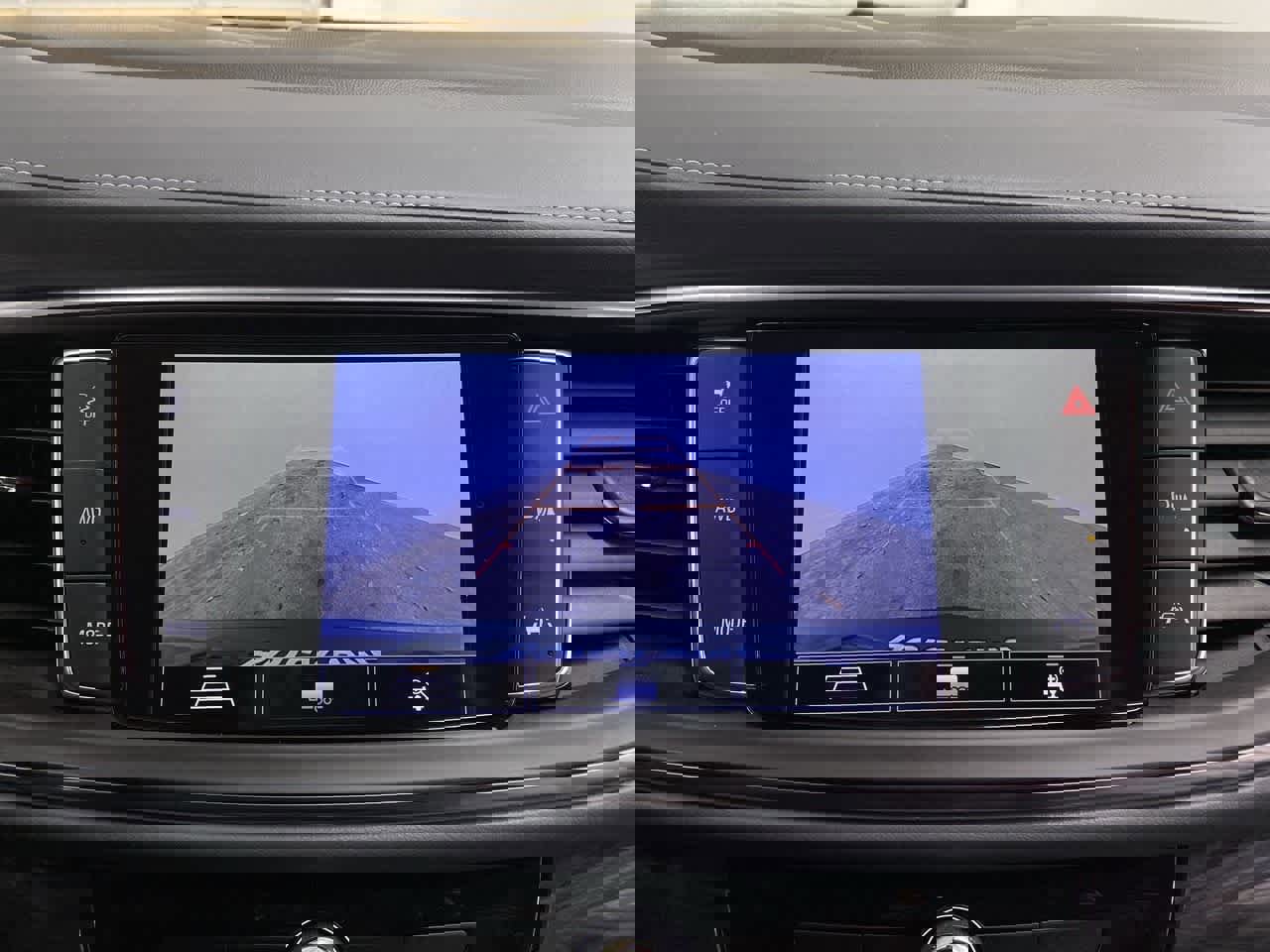 Used 2020 Buick Enclave Premium w/ Sun and Sites Package image 26