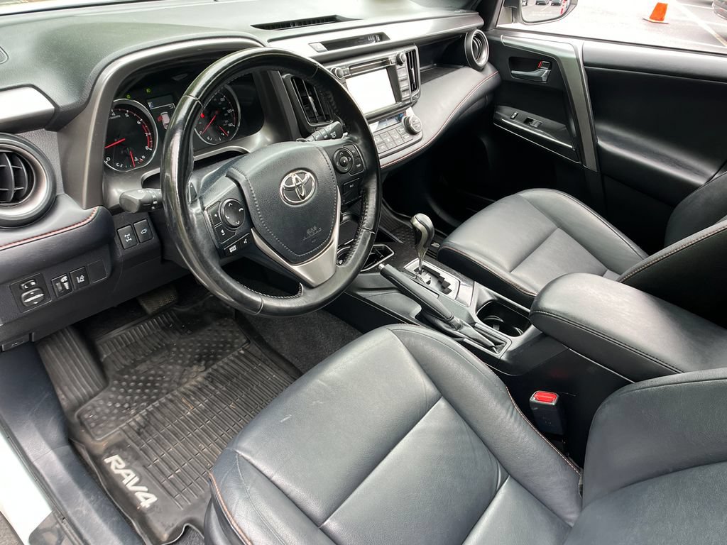 Used 2018 Toyota RAV4 SE w/ Power Extra Value Package AWD/4WD image 9