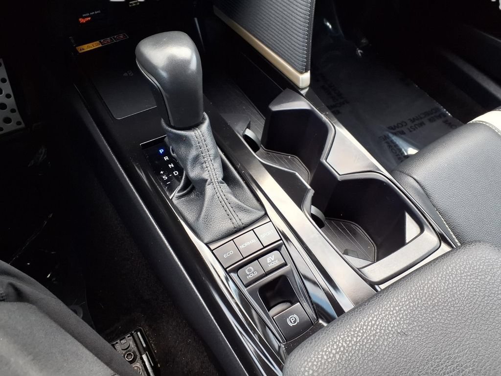 Used 2025 Toyota Camry SE FWD image 11