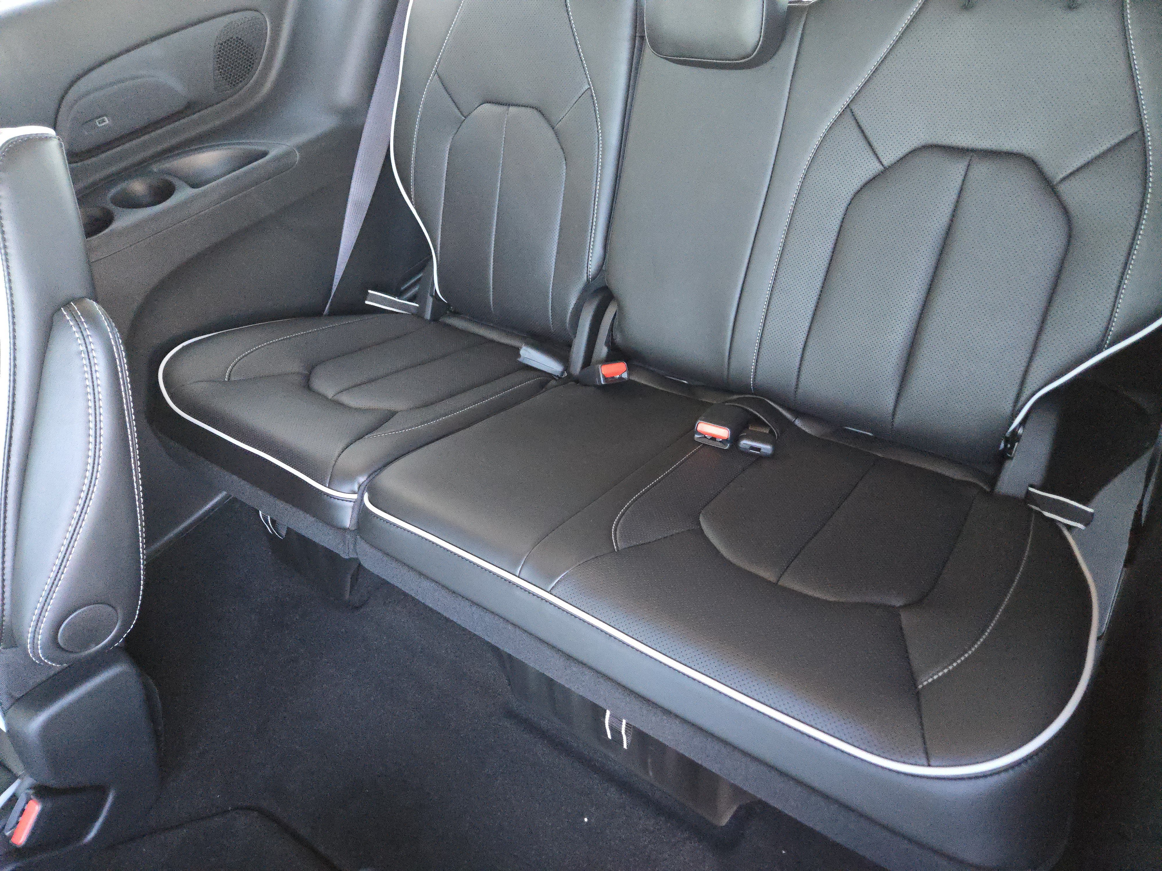 New 2026 Chrysler Pacifica Limited w/ S Appearance Package FWD image 19