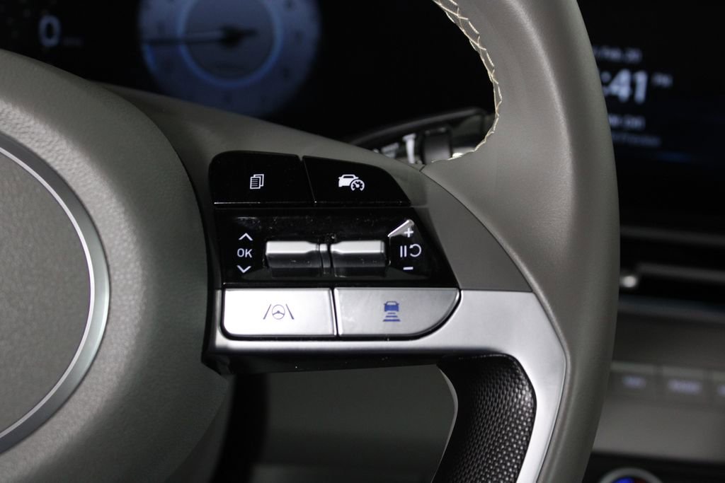 Certified 2025 Hyundai Elantra SEL image 27