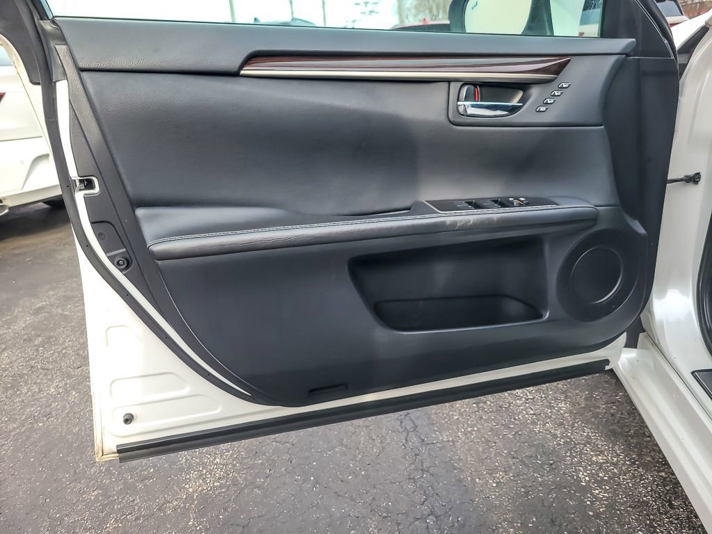 Used 2016 Lexus ES 350 w/ Luxury Package w/Wood Trim image 17