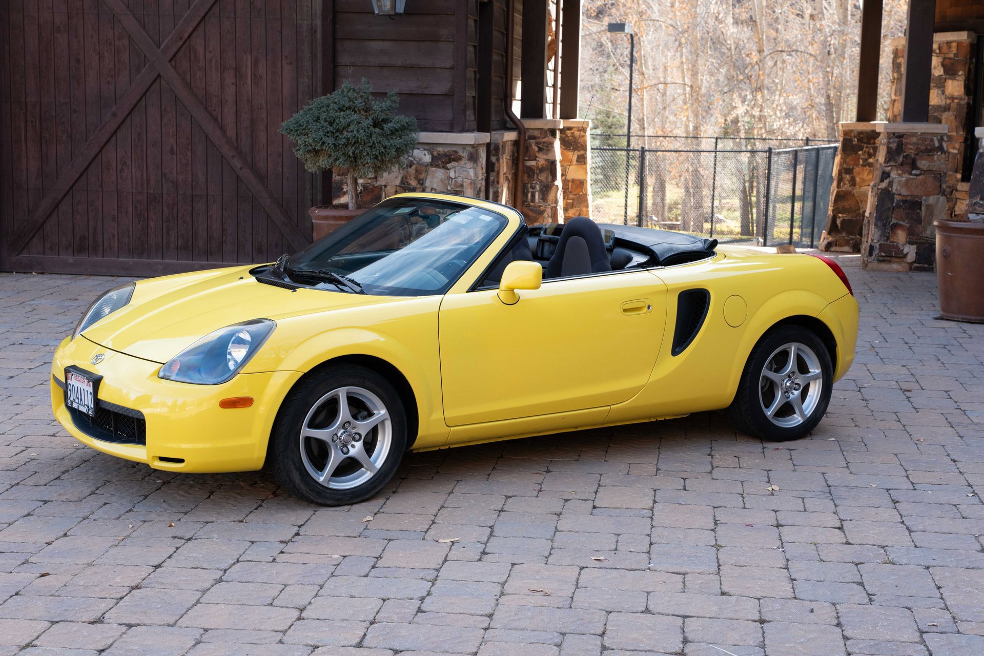 Used 2001 Toyota MR2 image 3