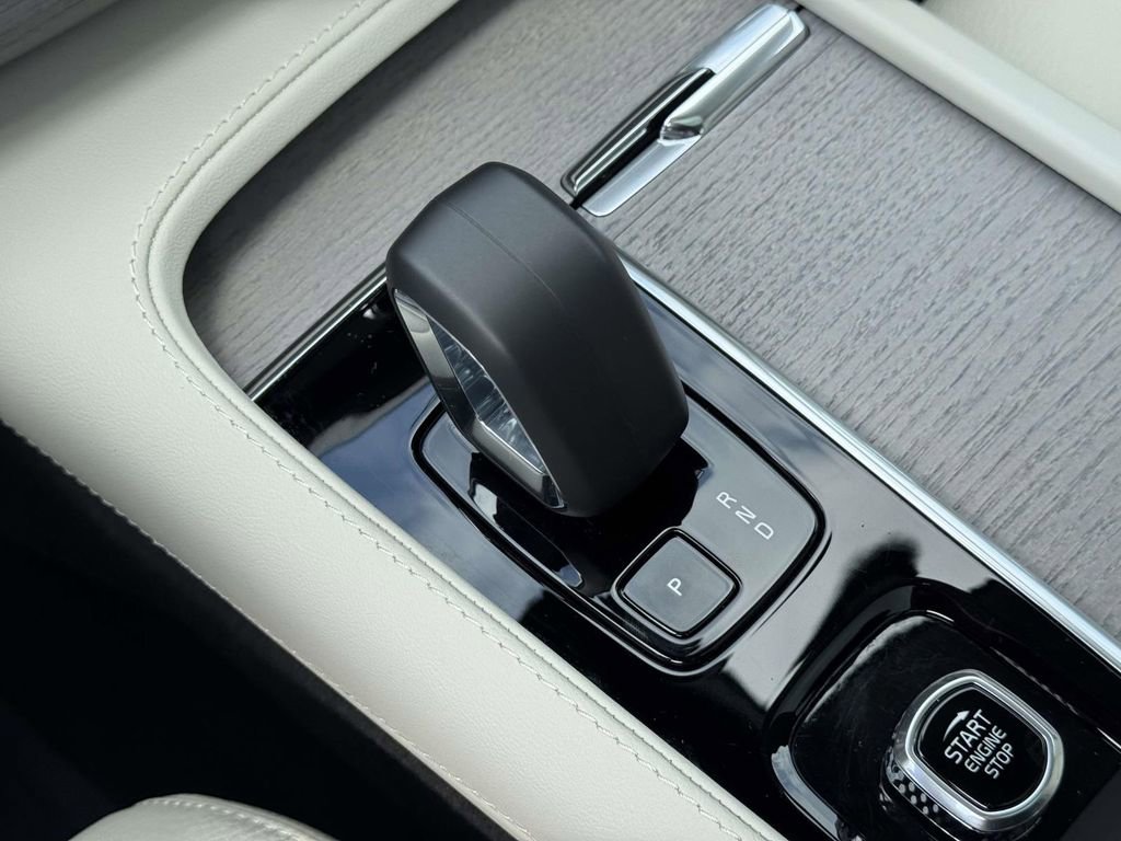 Used 2025 Volvo XC90 B6 Plus w/ Protection Package image 30