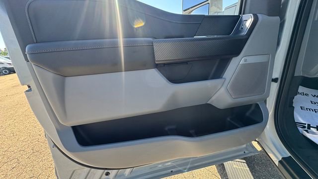 New 2026 Ford F250 XLT w/ XLT Premium Package AWD/4WD image 17