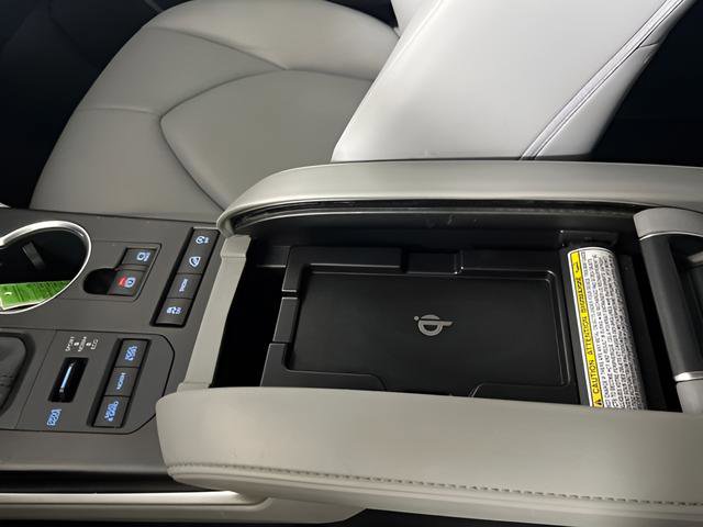 Used 2020 Toyota Highlander XLE image 18