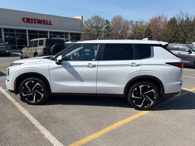 Used 2024 Mitsubishi Outlander SE image 4