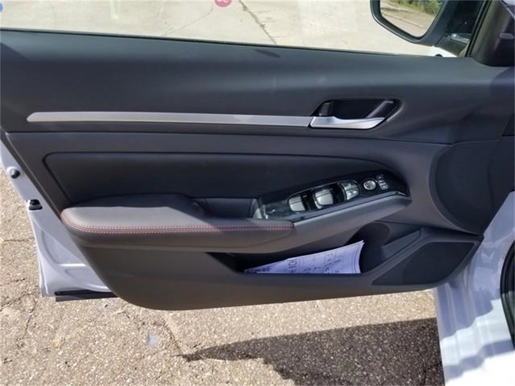 New 2025 Nissan Altima 2.5 SR image 8