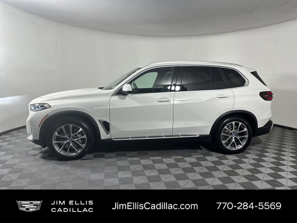 Used 2025 BMW X5 xDrive50e image 4