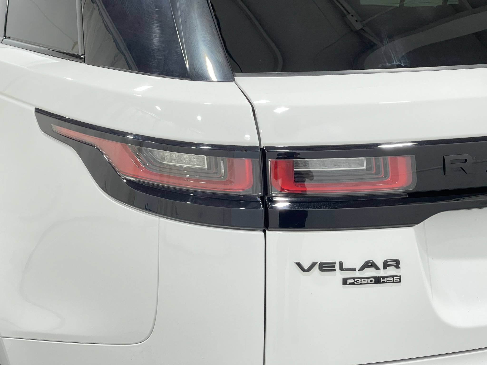 Used 2018 Land Rover Range Rover Velar R-Dynamic HSE AWD/4WD image 33