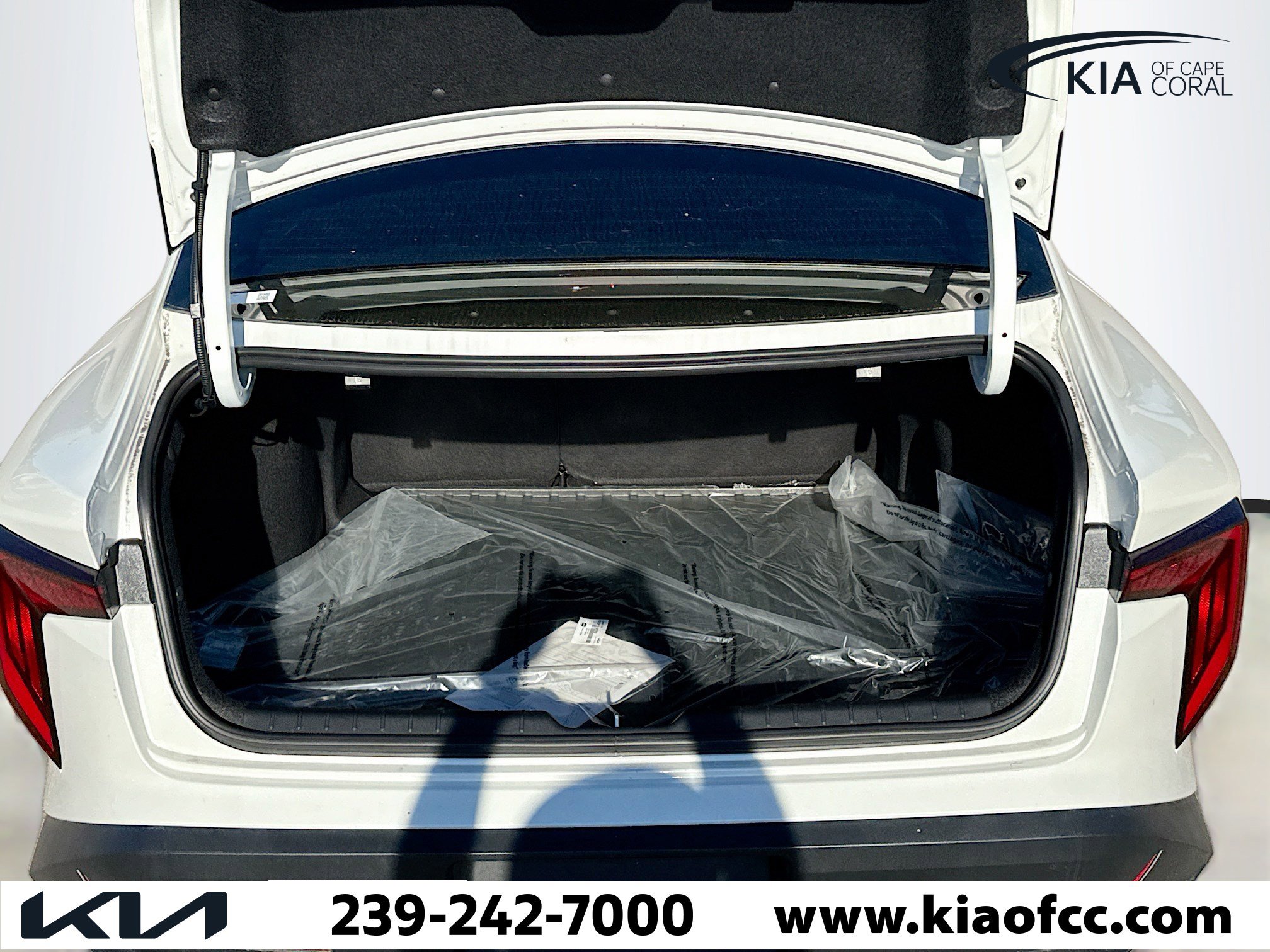 New 2025 Kia K4 LXS image 12