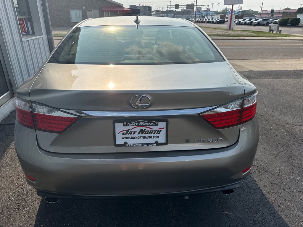 Used 2015 Lexus ES 350 w/ Luxury Package FWD image 6
