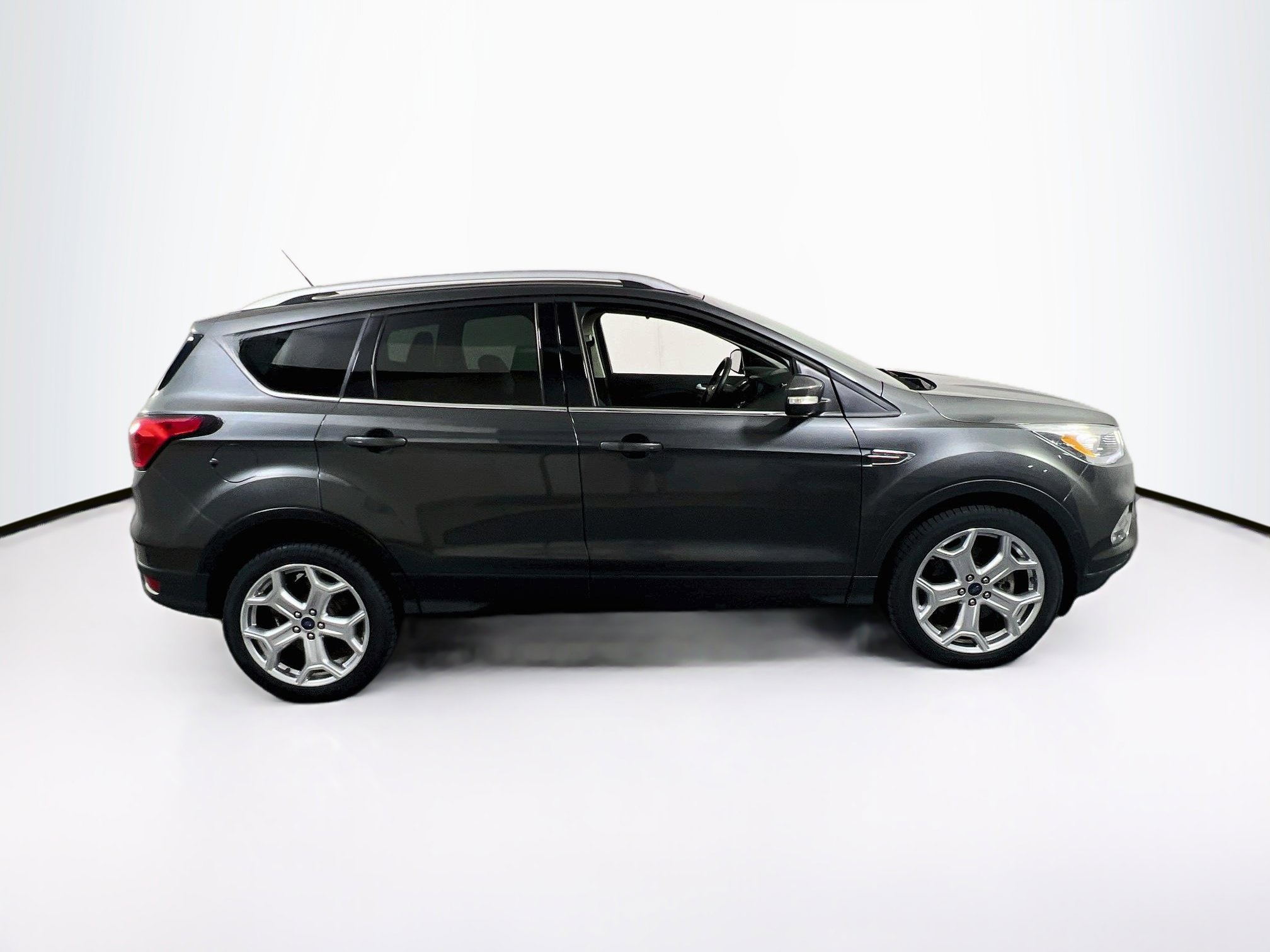 Used 2019 Ford Escape Titanium AWD/4WD image 4