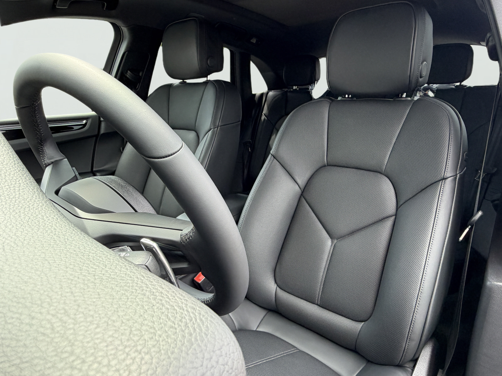 New 2026 Porsche Macan AWD/4WD image 4