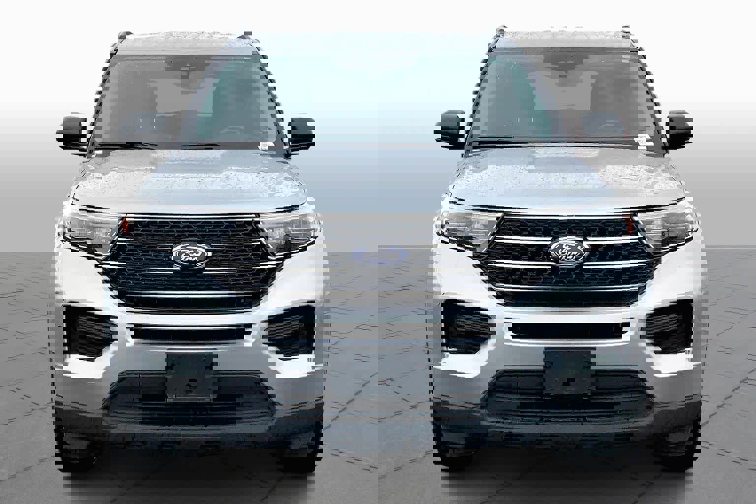 Used 2023 Ford Explorer XLT image 4