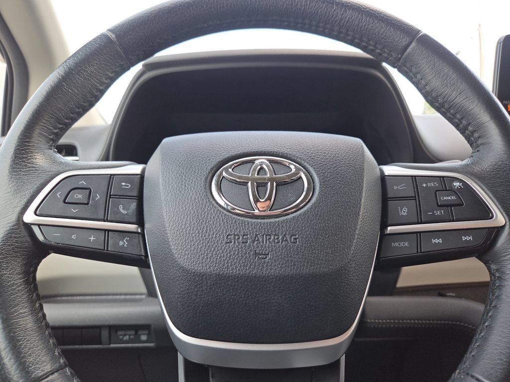 Used 2024 Toyota Sienna XLE FWD image 36