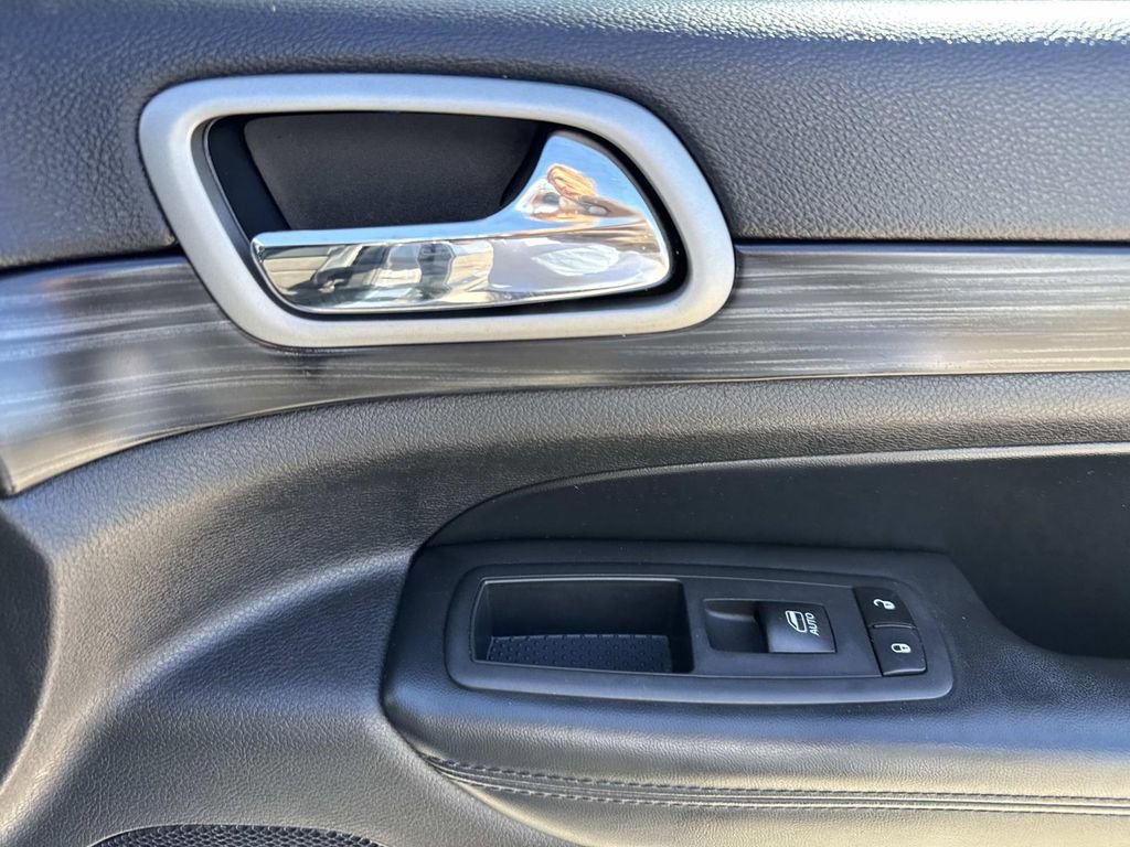 Used 2020 Jeep Grand Cherokee Altitude image 15