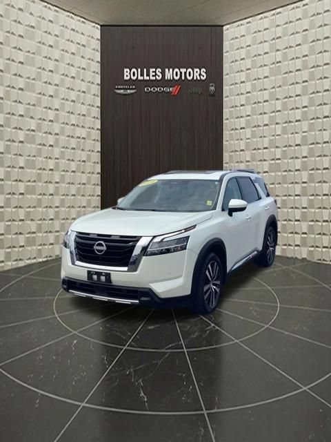 Used 2024 Nissan Pathfinder Platinum w/ Cargo Package AWD/4WD image 12