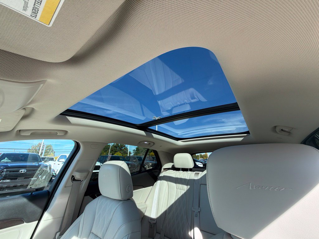 Used 2023 Buick Envision Avenir FWD image 23