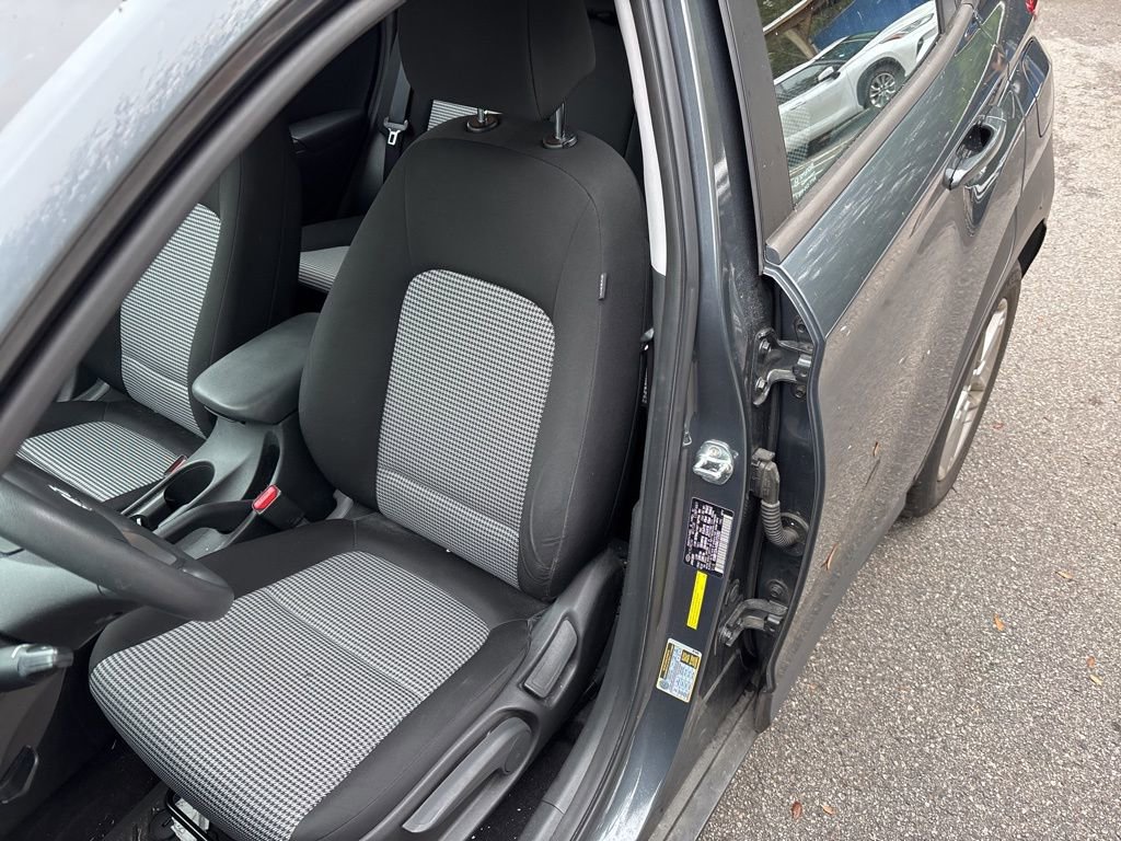 Used 2021 Hyundai Kona SE w/ Winter Weather Package image 2