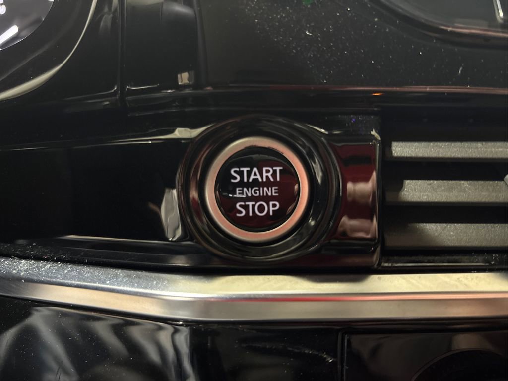 Used 2023 Nissan Pathfinder SL w/ Black Appearance Package image 29