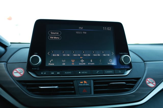 Used 2024 Nissan Altima 2.5 SV FWD image 16