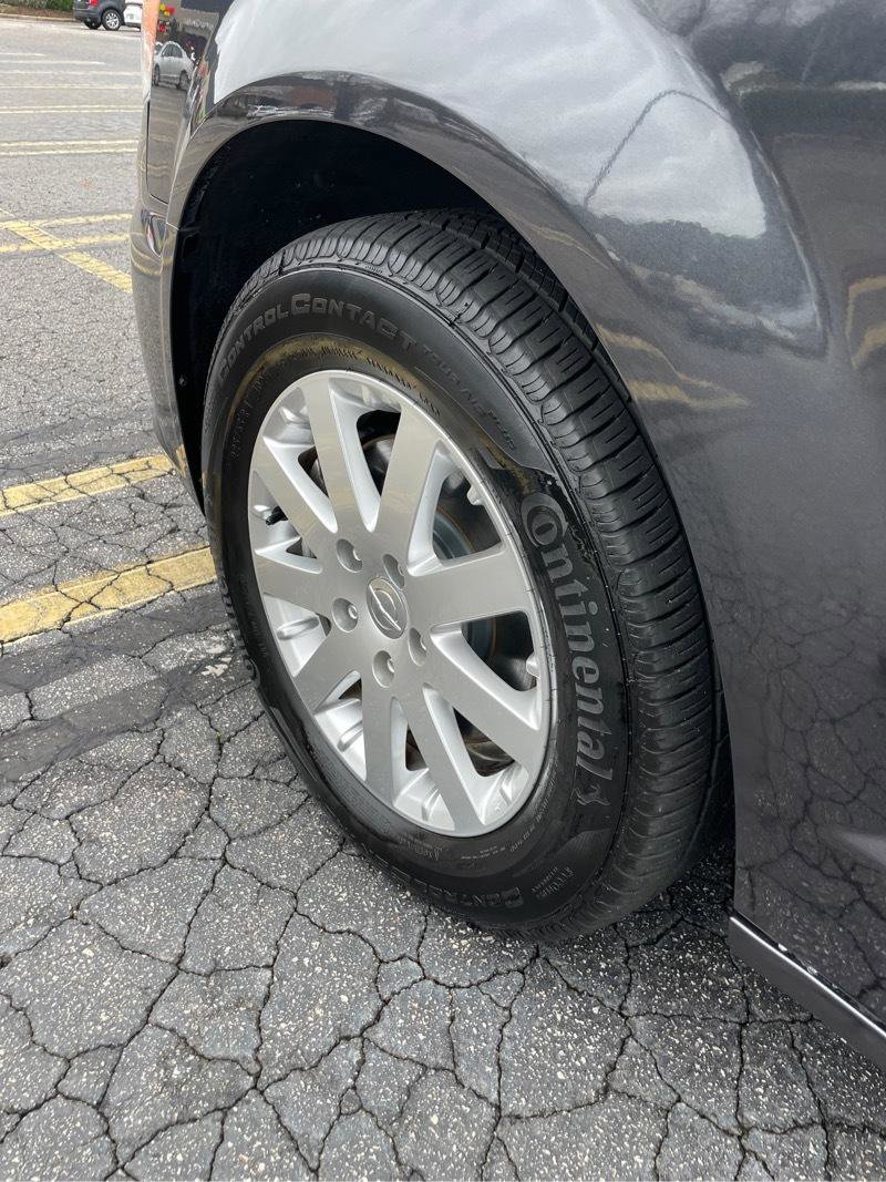 Used 2014 Chrysler Town & Country Touring FWD image 9