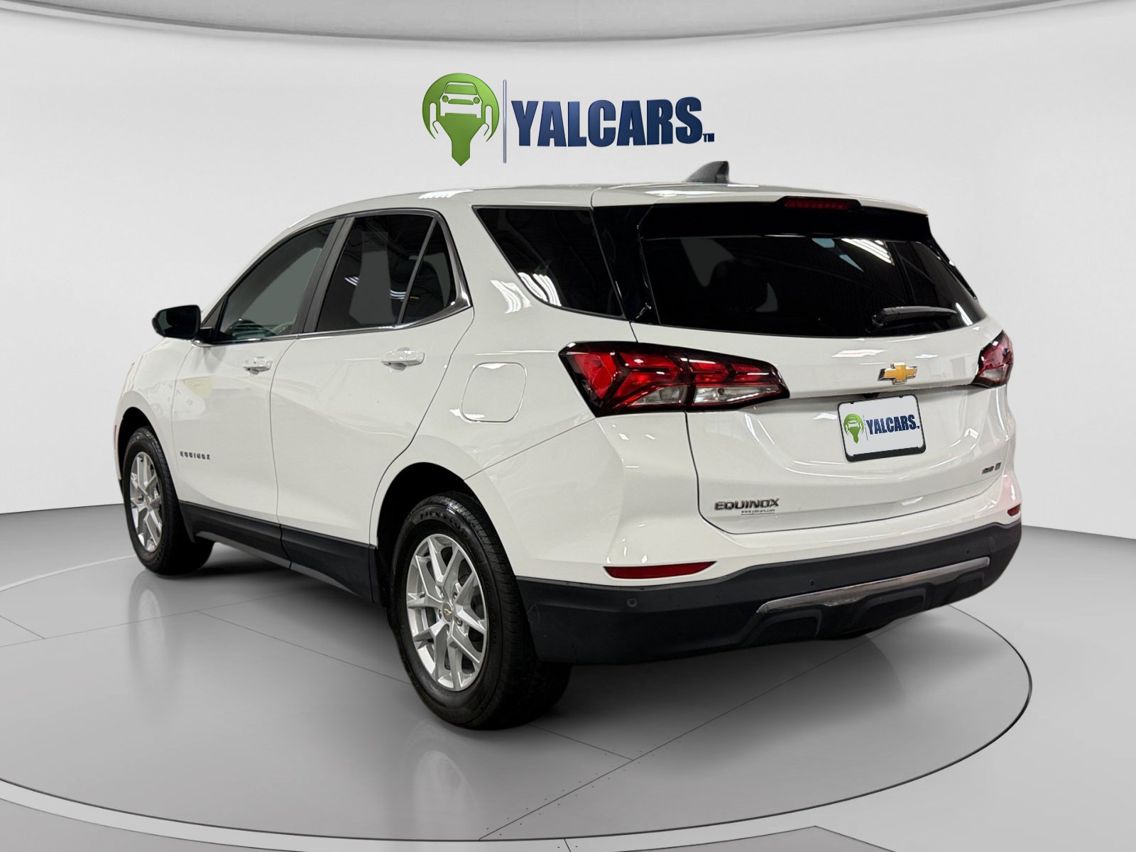 Used 2024 Chevrolet Equinox LT AWD/4WD image 3