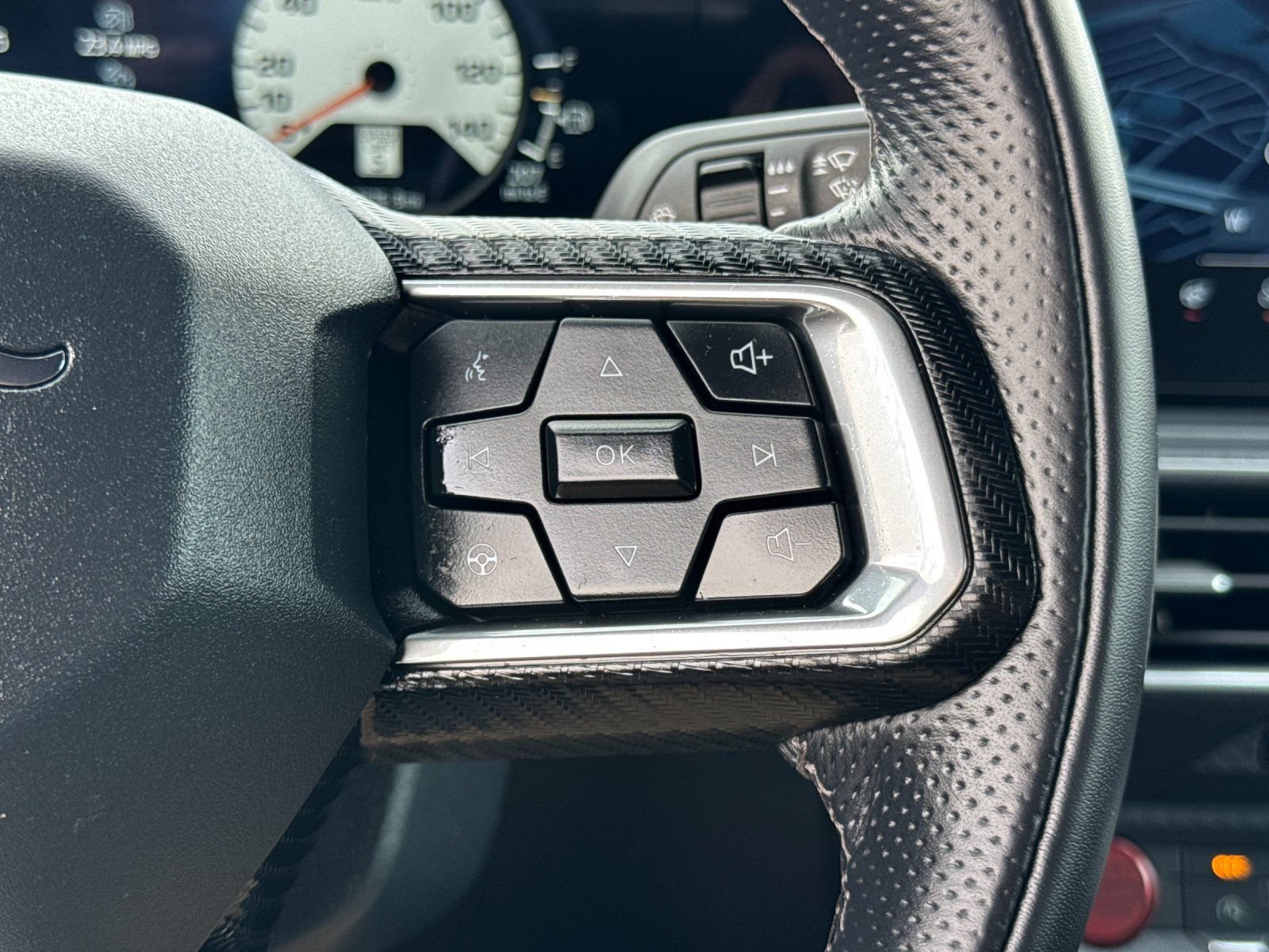 Used 2025 Ford Mustang Premium RWD image 31