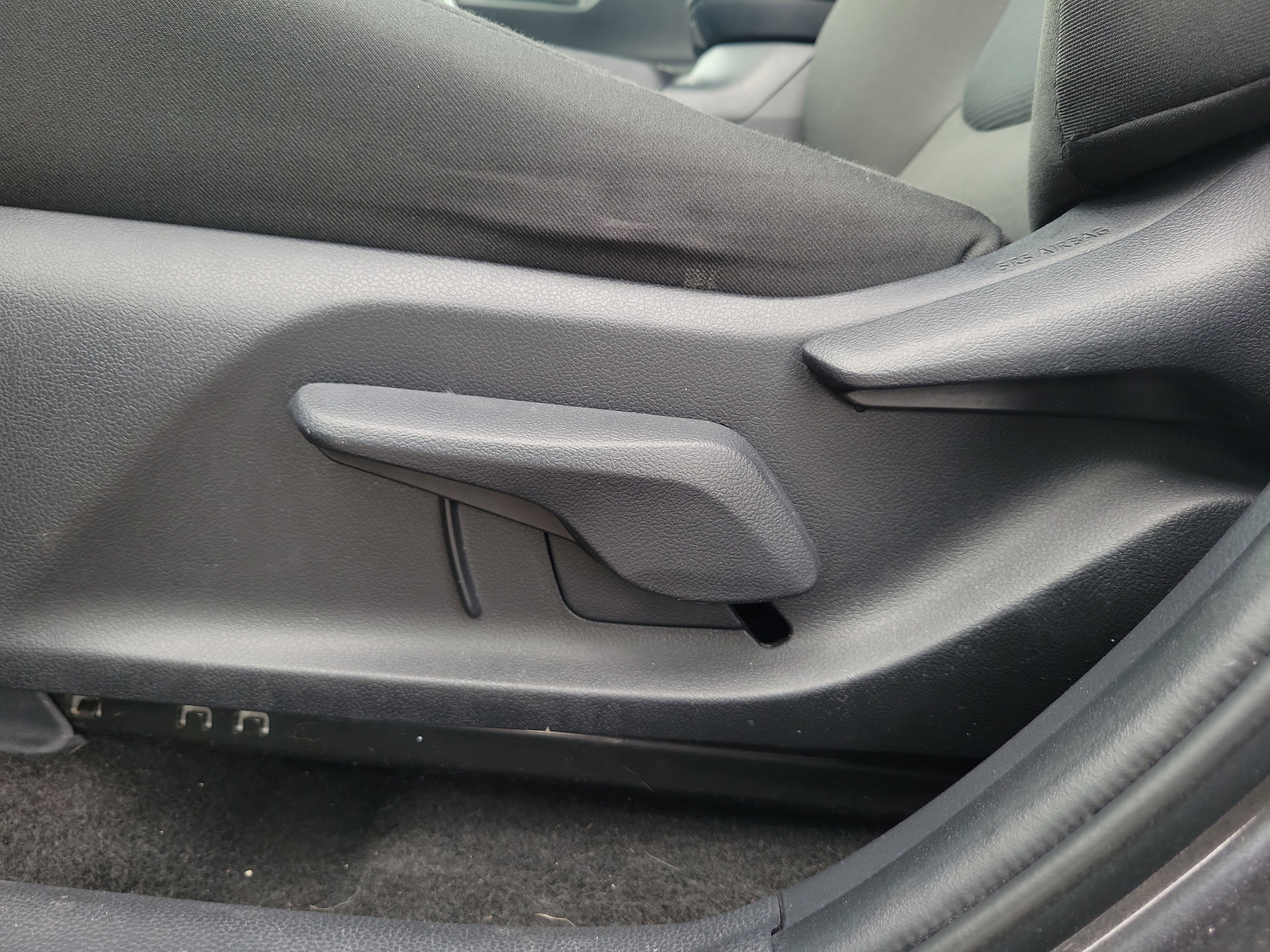 Used 2021 Toyota RAV4 LE image 17