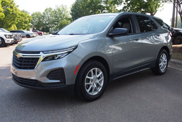 Used 2024 Chevrolet Equinox LS w/ LS Convenience Package FWD image 3