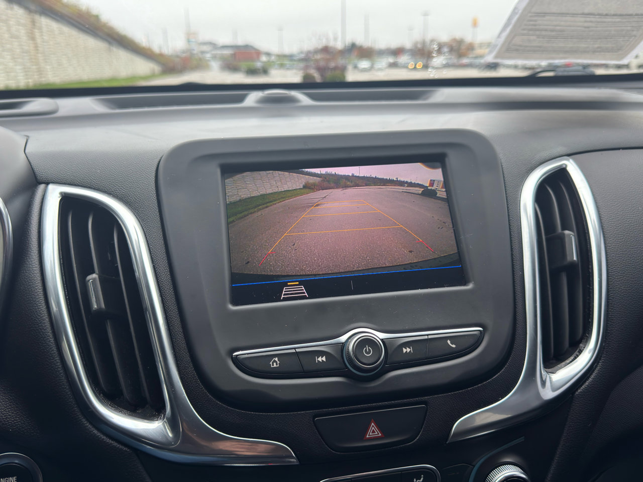 Used 2021 Chevrolet Equinox LT image 24