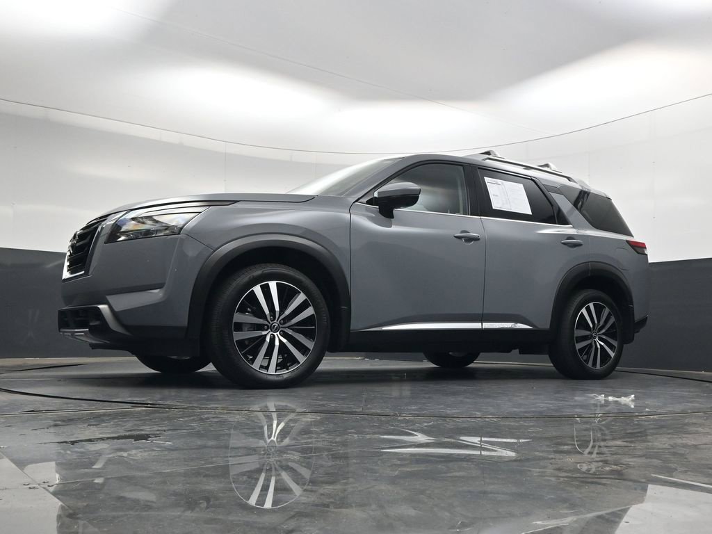 Certified 2025 Nissan Pathfinder Platinum w/ Cargo Package AWD/4WD image 41