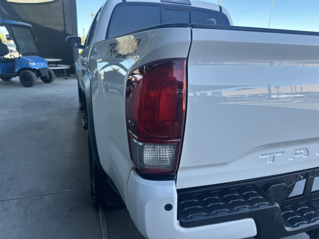 Used 2016 Toyota Tacoma TRD Off-Road w/ Premium & Technology Package AWD/4WD image 13