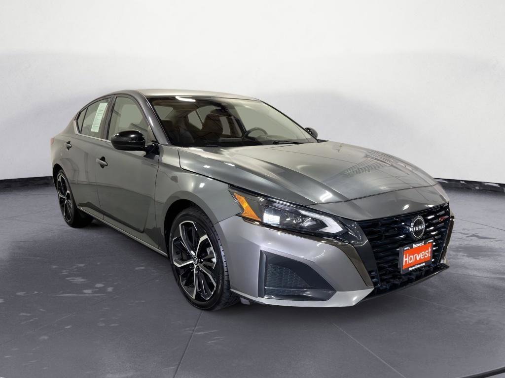 Used 2023 Nissan Altima 2.5 SR FWD image 11