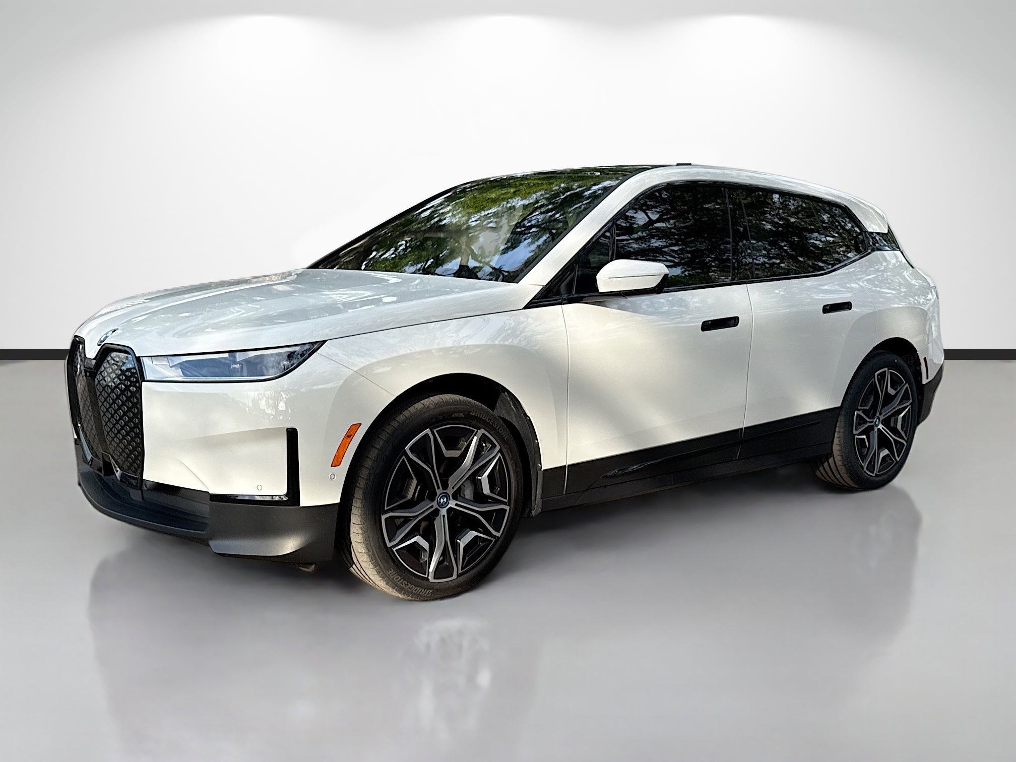 Used 2024 BMW iX xDrive50 AWD/4WD image 7