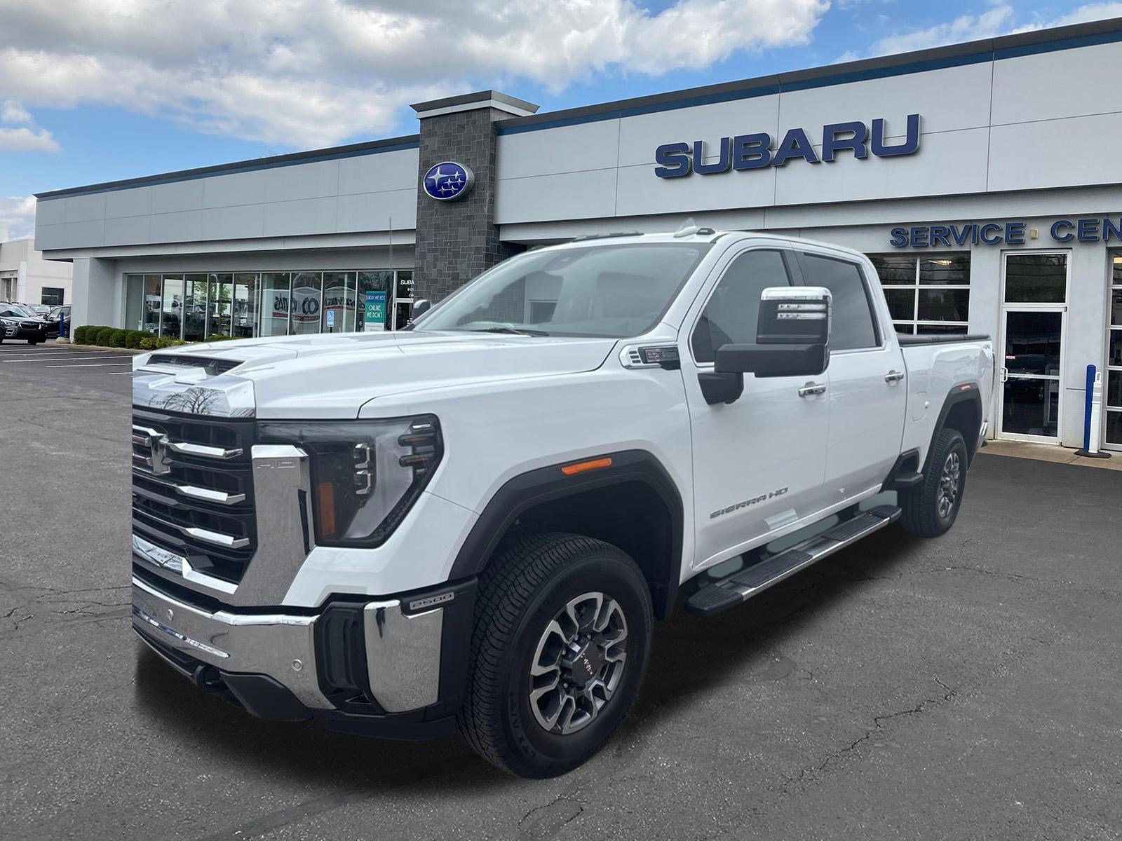 Used 2025 GMC Sierra 2500 SLT w/ SLT Premium Package image 2